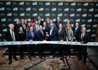 Governor Sununu and Commissioner Caswell at the Ribbon Cutting ceremony at the Consumer Electronics Show (CES)